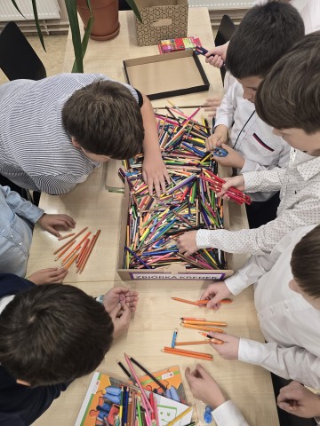 Szkolna ZBIÓRKA KREDEK dla Fundacji Dom Kredek