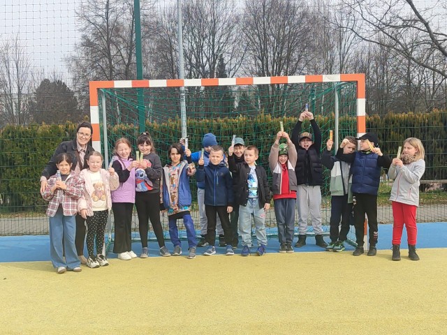 Wiosenne podchody klasy 2b w terenie