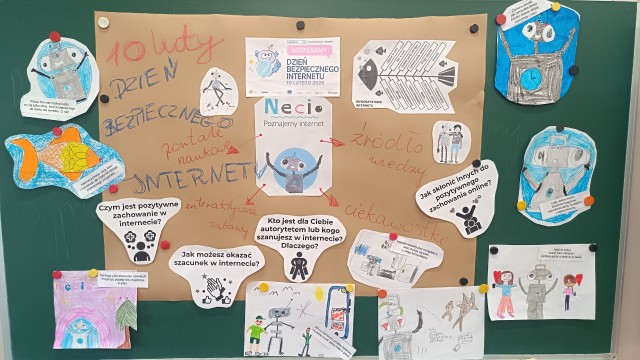 Klasa 2b w sieci z Neciem poznaje Internet